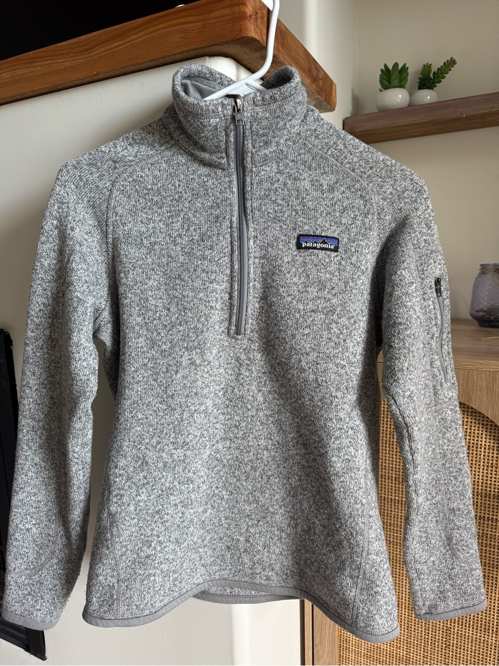 Patagonia Light Gray women’s better sweater 1/4 zip